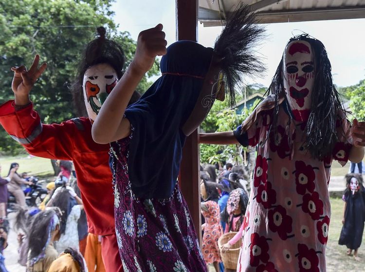 Topeng Labu Warnai Tradisi Unik Idul Fitri di Muaro Jambi