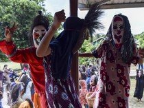 Topeng Labu Warnai Tradisi Unik Idul Fitri di Muaro Jambi