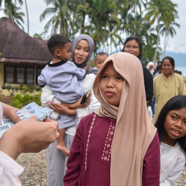 Tradisi Manambang, Anak-anak Berburu Pitih Rayo di Maninjau