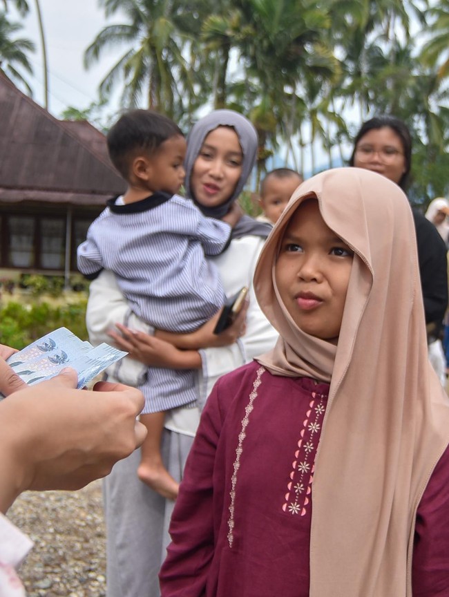 Tradisi Manambang, Anak-anak Berburu Pitih Rayo di Maninjau