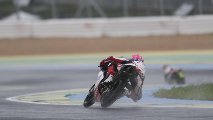GOIANIA, BRAZIL - MARCH 20: Veda Pratama of Indonesia rides the Honda Team Asia Moto3 bike (09) during free practice ahead of the MotoGP of Brazil at Autodromo Internacional de Goiania - Ayrton Senna on March 20, 2026 in Goiania, Brazil. (Photo by Go
