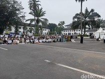 Momen Perdana Salat Id di Gedung Sate, Warga Antusias