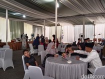 Antusias Warga di Rumah Dinas Walkot Palembang Saat Open House Lebaran