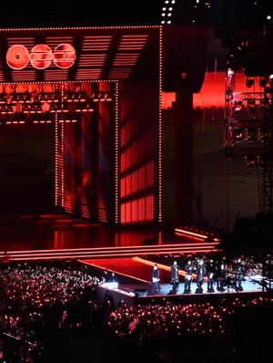 Foto Comeback Arirang BTS di Gwanghwamun Square