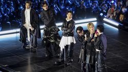 Foto Comeback Arirang BTS di Gwanghwamun Square