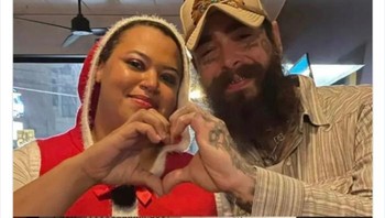 Kita mulai dari penyanyi Post Malone. Di malam natal, ia memesan USD 1 agar bisa memberikan tip USD 20.000 untuk bartender yang merupakan single mom dengan dua pekerjaan. Foto: DudepostingWs via Bored Panda