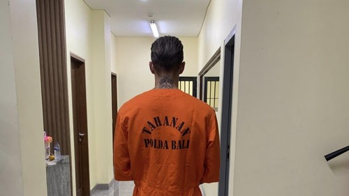 Bule Swiss bernama Luzian Andrin Zgraggen ditetapkan sebagai tersangka akibat melakukan penghinaan terhadap Hari Raya Nyepi di Bali. (Foto: Dok. Polda Bali)
