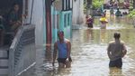 Diguyur Hujan Deras, Kampung Dukuh Ciracas Terendam Banjir