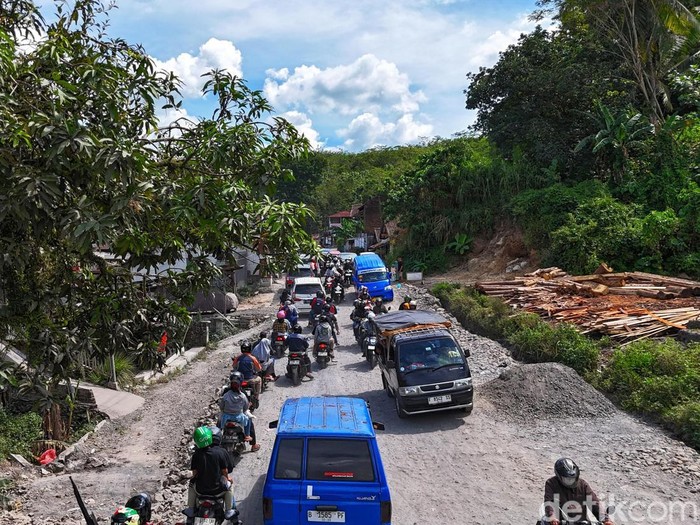 Jalan ambles di Sukabumi