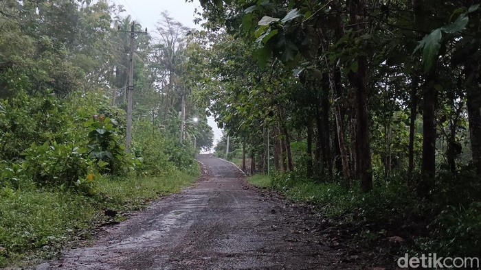 Suasana sebutan Kampung Mati Gunung Tugel, Desa Kedungrandu, Kecamatan Patikraja, Kabupaten Banyumas, Senin (9/3/2026).