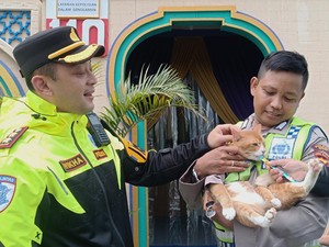 Mengenal Sosok Poyici Oyen yang Viral Pantau Lalu Lintas Puncak Bogor