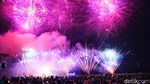 Kembang Api Meriahkan Malam Lebaran di Pantai Ancol