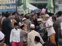 Viral Jemaah Adu Jotos Usai Salat Id di Surabaya, Ternyata Ini Penyebabnya