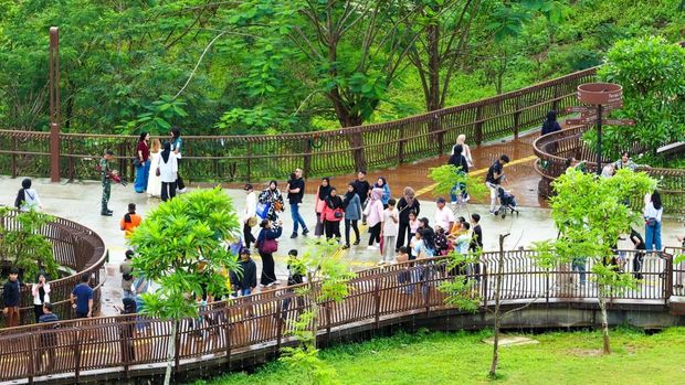 KIPP Nusantara dibuka untuk kunjungan publik saat libur panjang, masyarakat dapat melihat langsung pembangunan IKN dengan fasilitas shuttle bus dan layanan pendukung. (Dok. Humas Otorita IKN)