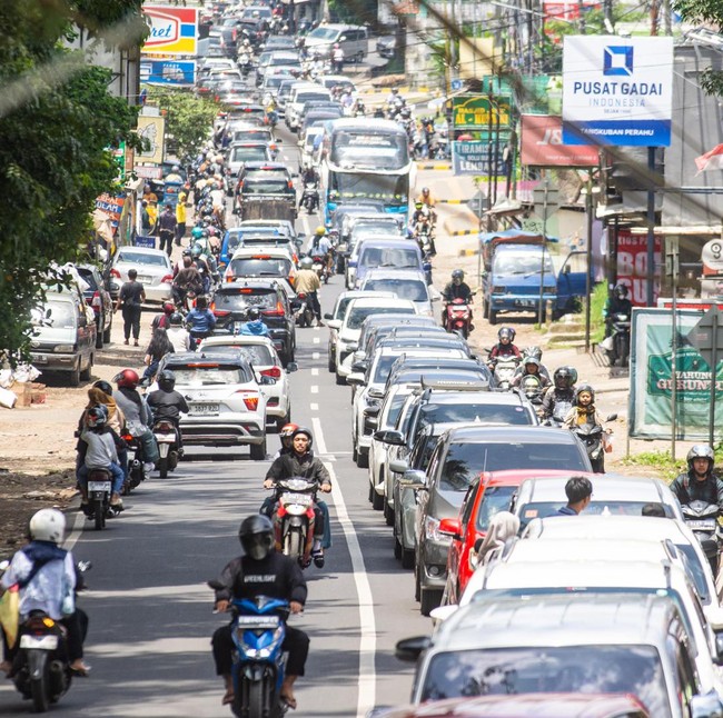 Lalu Lintas Padat di Lembang, Polisi Terapkan Sistem Buka Tutup