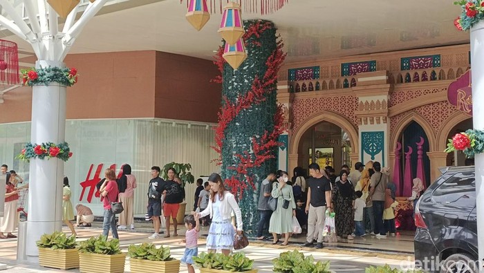 Warga Medan ramai mengunjungi mal pada libur lebaran