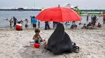 Libur Lebaran, Pantai Ancol Dipadati Wisatawan