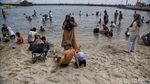 Libur Lebaran, Pantai Ancol Dipadati Wisatawan