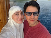 Momen Luna Maya-Maxime Lebaran di Kapal Arungi Laut Raja Ampat
