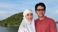 Cerita Luna Maya Lebaran Perdana Usai Nikah, Salat Id di Raja Ampat