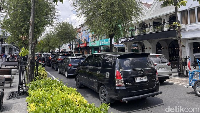 Situasi Malioboro Jogja siang ini.