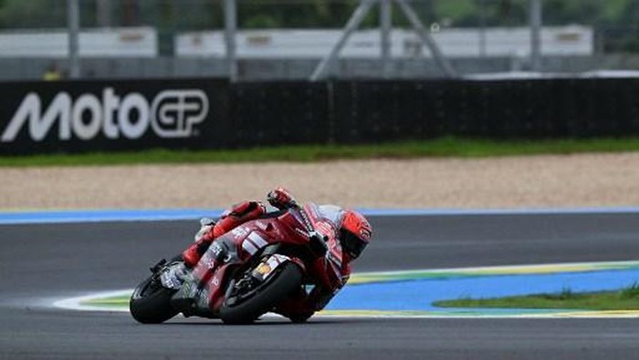 Ducati Lenovos Spanish rider Marc Marquez competes during the MotoGP practice session of the Grand Prix of Brazil at the Ayrton Senna International racetrack in Goiania, state of Goias, Brazil, on March 20, 2026. (Photo by EVARISTO SA / AFP)