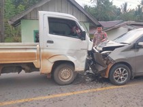 Minibus di Konut Melaju Kencang-Keluar Jalur Tabrak Pikap, 1 Penumpang Luka
