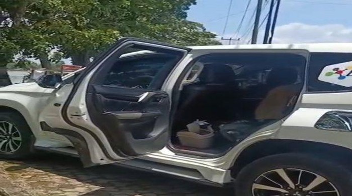 Mobil jemaah di OKI dipecah oleh spesialis pecah kaca
