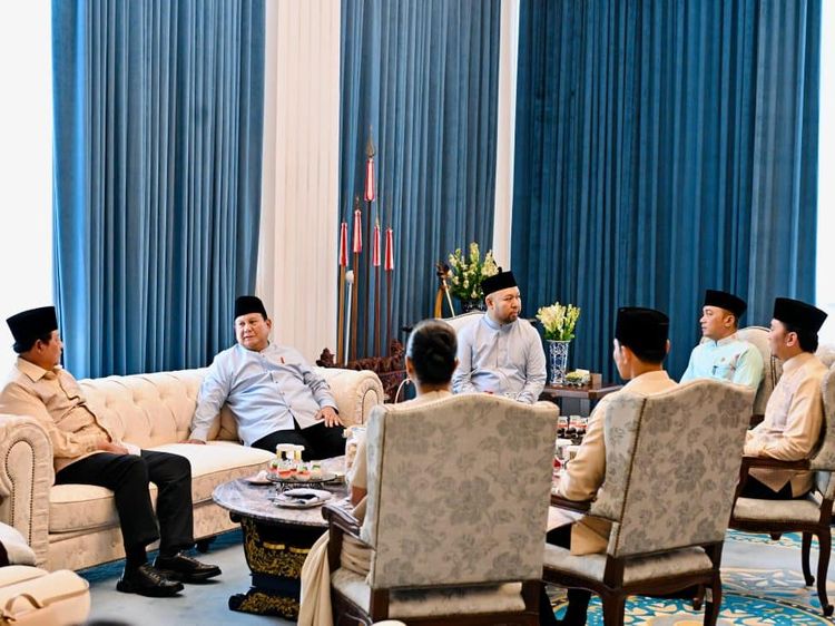 Momen Prabowo Sambut SBY-Jokowi saat Open House Lebaran di Istana
