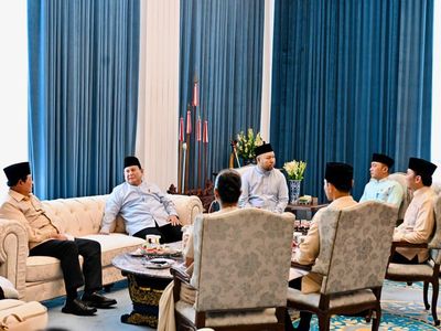 Momen Prabowo Sambut SBY-Jokowi saat Open House Lebaran di Istana