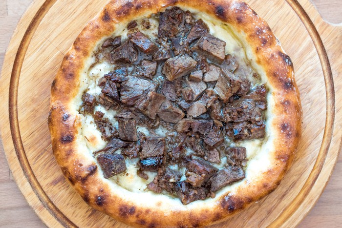 Ngeri! Pizza Daging Kering Diduga Picu Keracunan Massal, 1 Orang Tewas