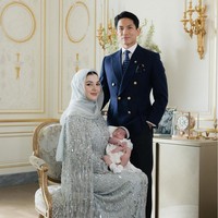 Pemilik nama asli Anisha Isa Kalebic ini merupakan cucu dari Penasihat Khusus Sultan, Pehin Dato Isa. Sebelum menikah, ia dikenal sebagai pebisnis fashion Silk Collective dan pemilik perusahaan pariwisata Authentirary bersama temannya. Foto: Instagram/@tmski @brilliantday_photography