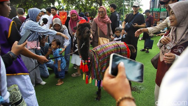 Parade Hewan Samudra Ancol Meriahkan Libur Lebaran