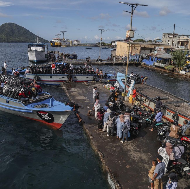 Penyeberangan Tradisional Ramai Saat Lebaran di Maluku Utara