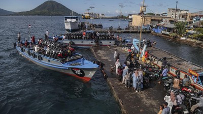 Penyeberangan Tradisional Ramai Saat Lebaran di Maluku Utara