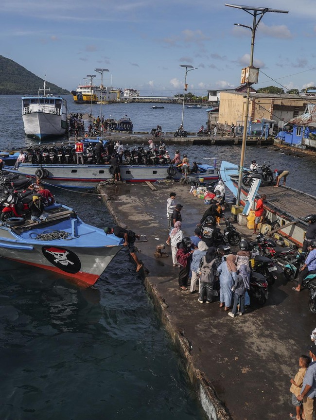 Penyeberangan Tradisional Ramai Saat Lebaran di Maluku Utara