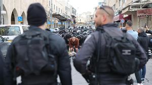 Polisi Israel Bubarkan Warga Palestina Saat Salat Id di Yerusalem