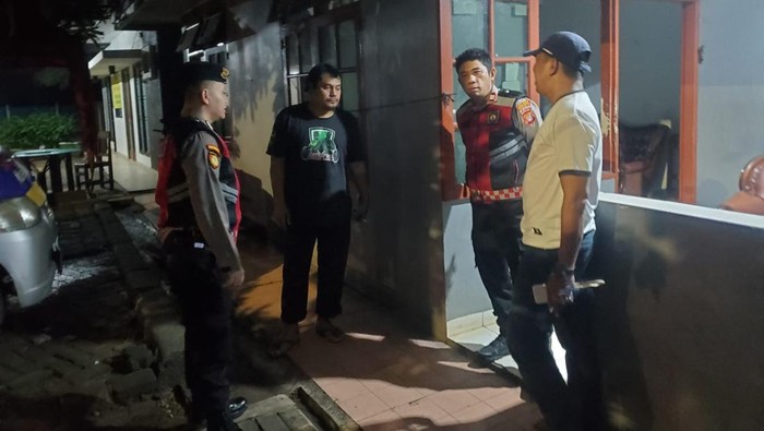 Polisi patroli rumah kosong ditinggal mudik di Jakarta Barat (dok.istimewa)