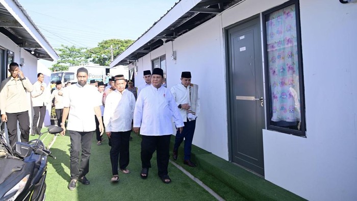 Prabowo dan Menteri PU tinjau hunian sementara di Aceh