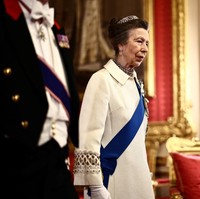 Gaya Recycling Putri Anne, Pakai Lagi Busana Puluhan Tahun di Acara Resmi