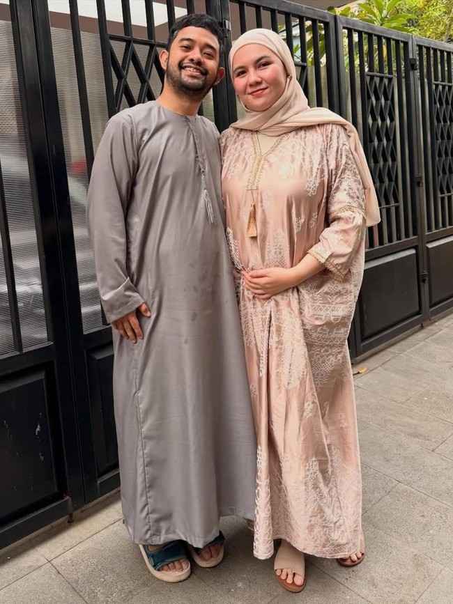 Ryan Adriandhy Bahagia Umumkan Istri Hamil di Lebaran 2026