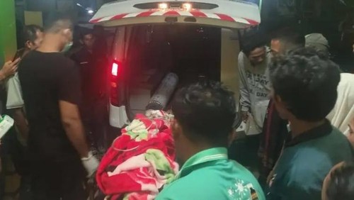 S (20), korban pembacokan dalam perkelahian sejumlah pria di jalan lintas Bima-Sumbawa, tepatnya di Dusun Tololara, Desa Madawau, Kecamatan Madapangga, Sabtu (21/3/2026). (Dok. Polres Bima)