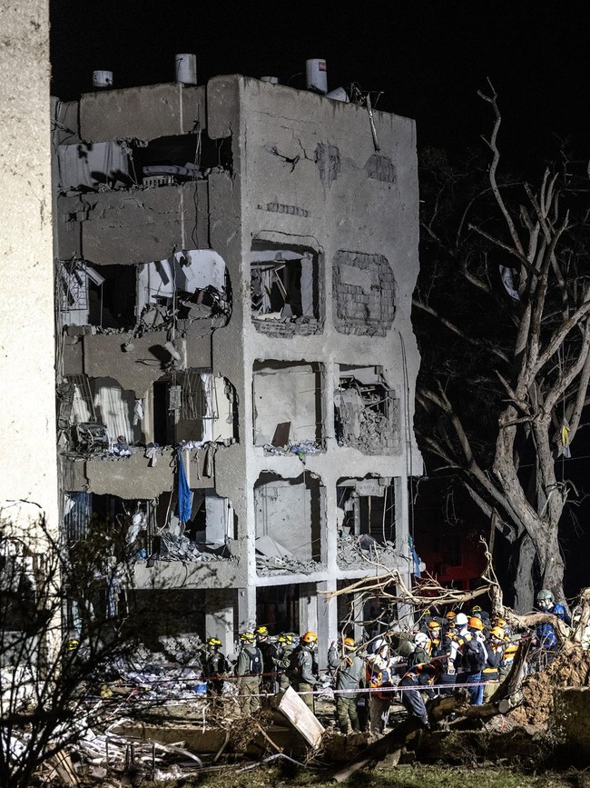 Serangan Rudal Iran Hantam Kota Arad, 88 Orang Terluka