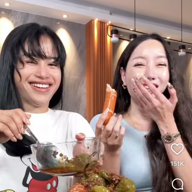 Seru! Lucinta Luna Mukbang Pizza hingga Nasi Telur bareng Omay