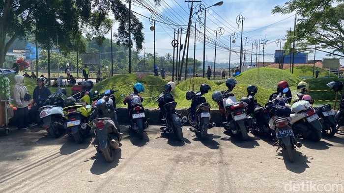 Situ Ciburuy dan arus lalin padat di jalur Cianjur-Bandung