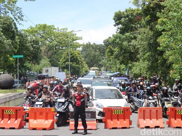 Situasi arus lalin di kawasan Persimpangan Tugu Kubang