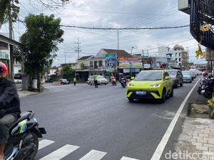 Video Arus Lalu Lintas Menuju Jalur Wisata Kota Batu Ramai Lancar