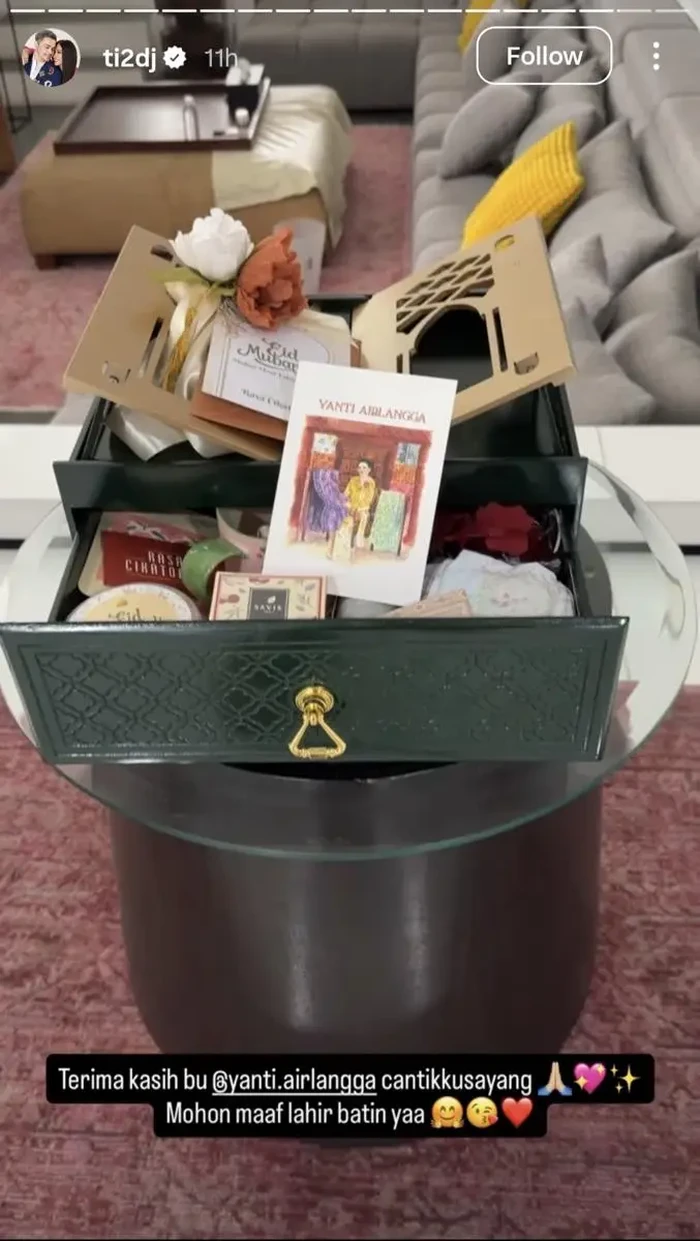Spesial Lebaran! 8 Hampers Milik Seleb, Ada Kue hingga Piring Cantik