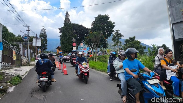 Suasana di Jalur wisata Cigugur Kuningan