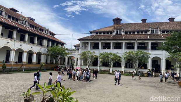 Suasana Lawang Sewu Semarang saat libur Lebaran, Minggu (22/3/2026).